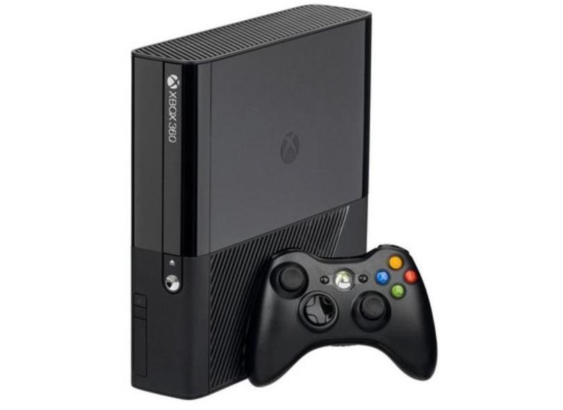 Console Xbox 360 4GB  + Controle com fio